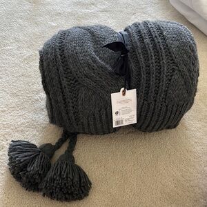 Hearth & Hand with Magnolia- 50x 60 Cable Knit Throw Blanket Dark Grey